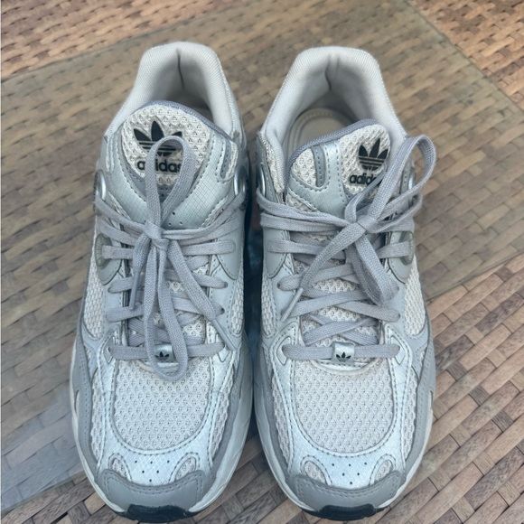 Adidas astir - Picture 8 of 9